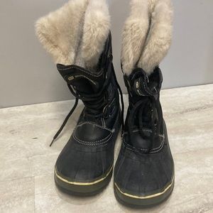 Outbound black winter boots